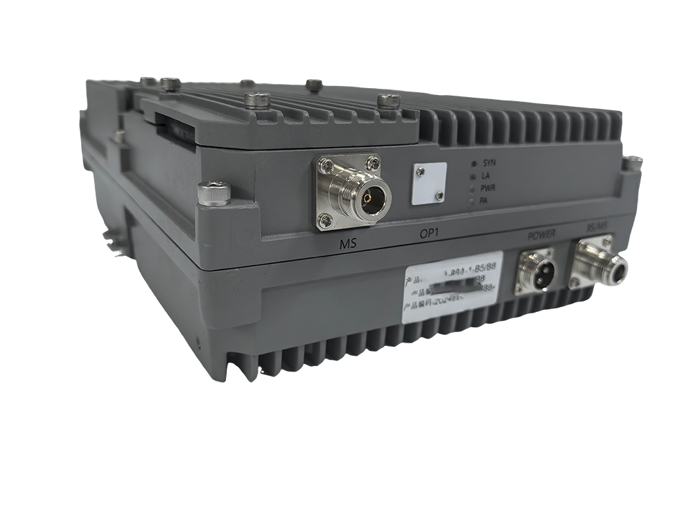  苏尼特右三频手机信号接收器2000㎡